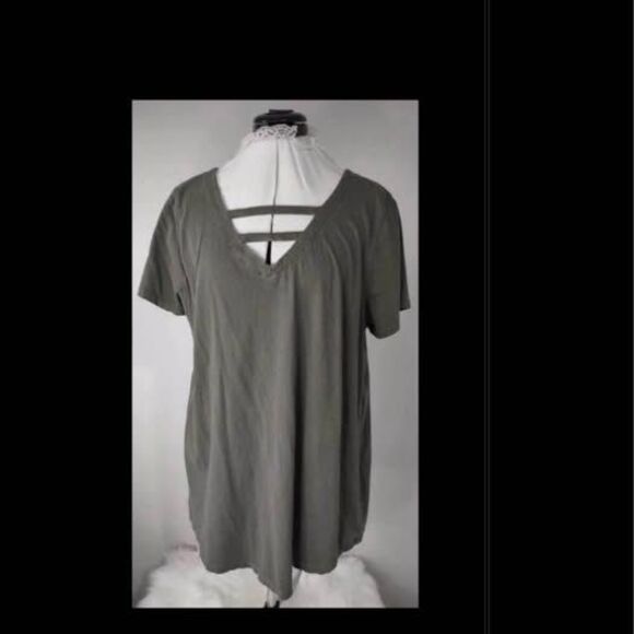 torrid Tops - Tee 2X Torrid vintage green short sleeve blouse length=30” pit-pit=22”  C5693
